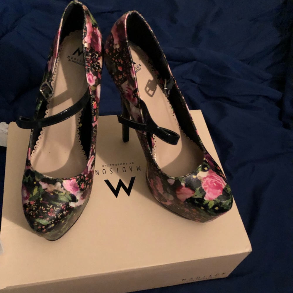 Floral platform Mary Janes- Roxy